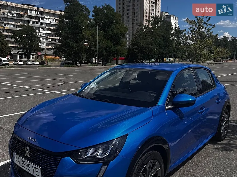 Peugeot e-208