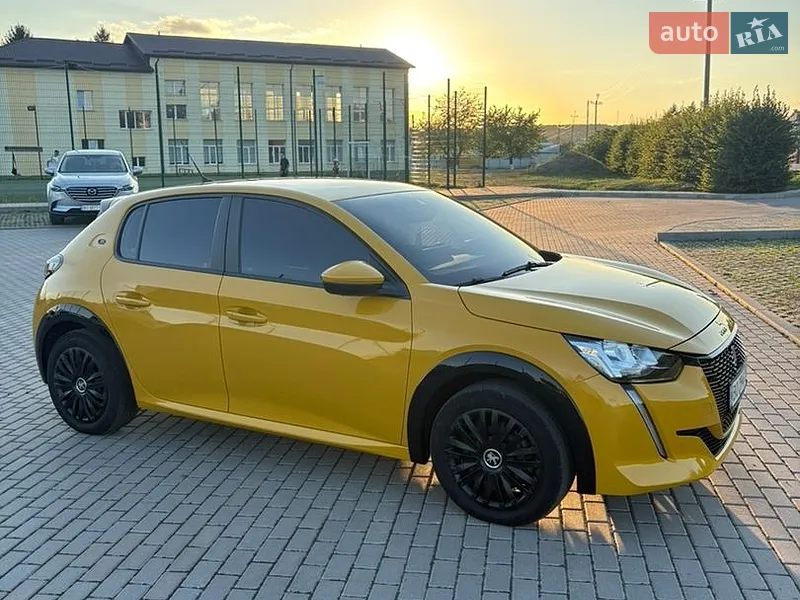 Peugeot e-208