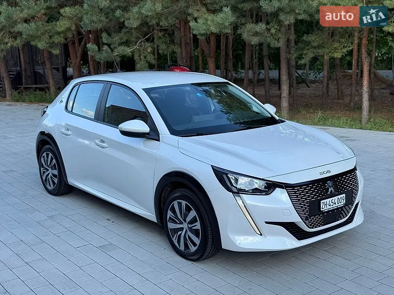 Peugeot e-208