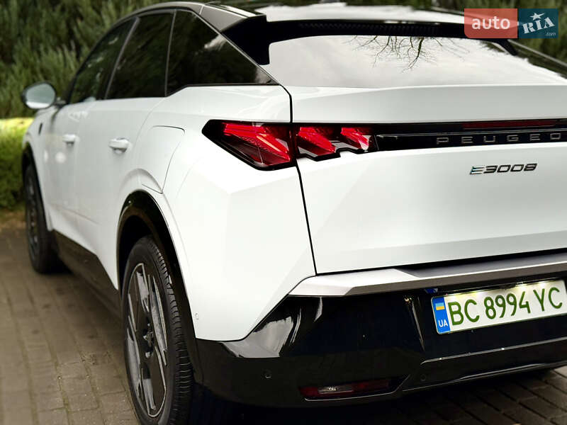 Внедорожник / Кроссовер Peugeot e-3008 2024 в Самборе