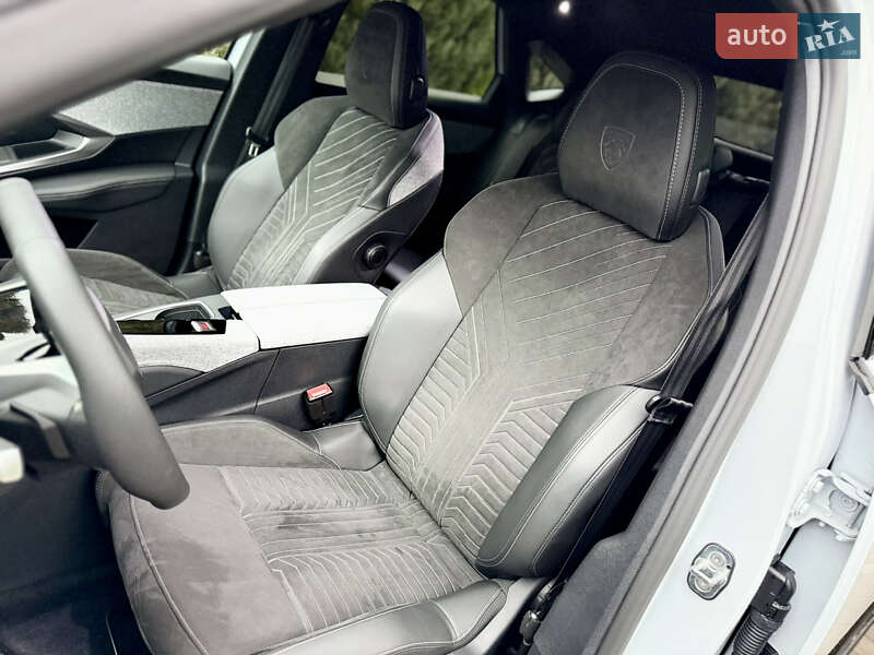 Внедорожник / Кроссовер Peugeot e-3008 2024 в Самборе