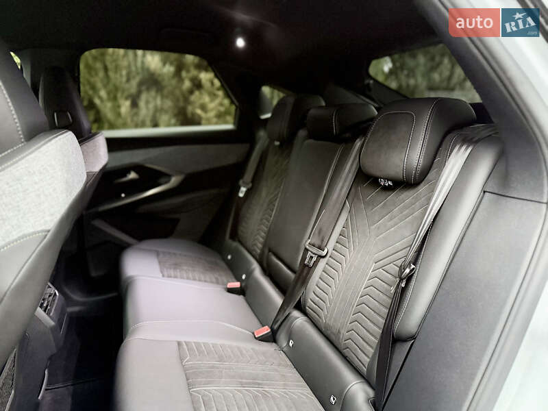 Внедорожник / Кроссовер Peugeot e-3008 2024 в Самборе