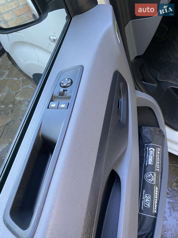 Вантажний фургон Peugeot e-Expert 2022 в Києві