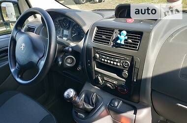 Вантажопасажирський фургон Peugeot Expert 2015 в 