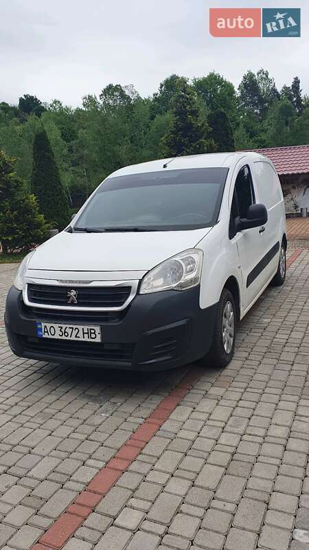 Вантажопасажирський фургон Peugeot Expert 2016 в Іршаві фото Вантажопасажирський фургон Peugeot Expert 2016 в Іршаві