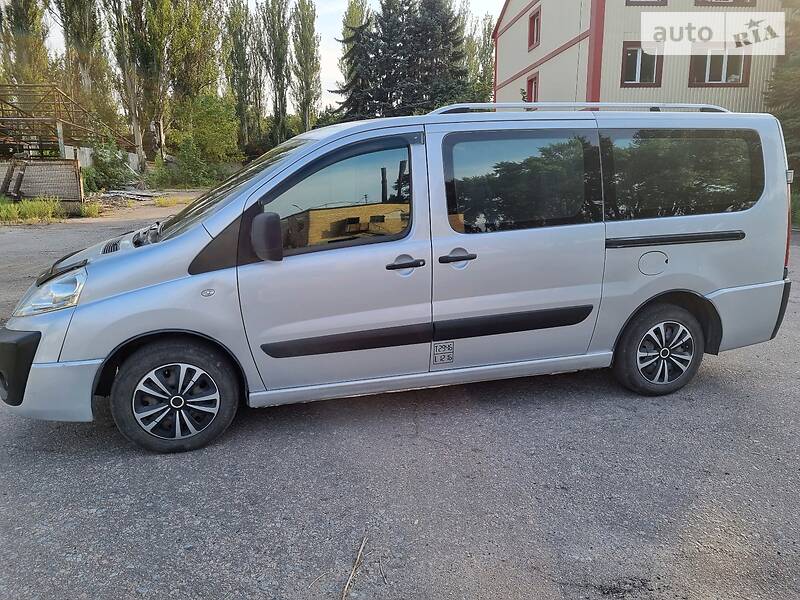 Минивэн Peugeot Expert 2008 в Покровске