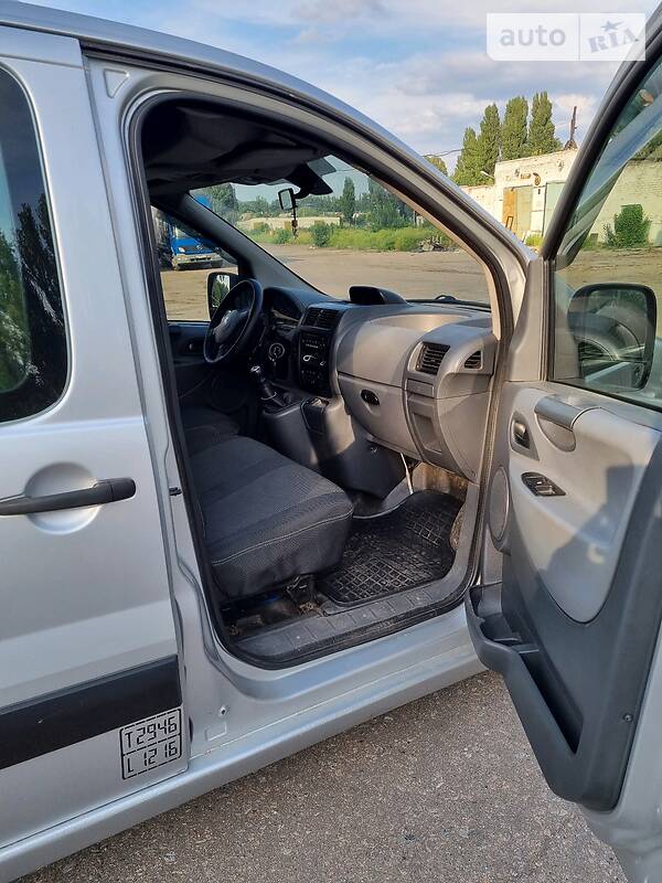 Минивэн Peugeot Expert 2008 в Покровске