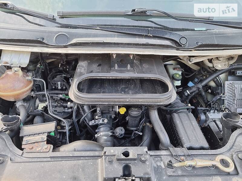 Минивэн Peugeot Expert 2008 в Покровске