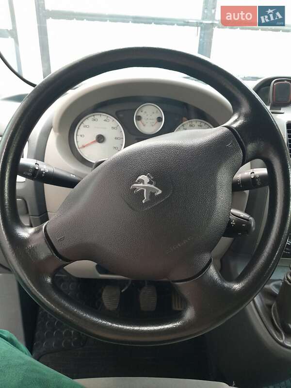 Мінівен Peugeot Expert 2012 в Чернівцях