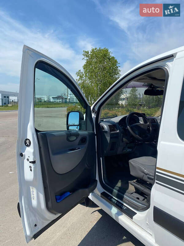 Минивэн Peugeot Expert 2007 в Коростене