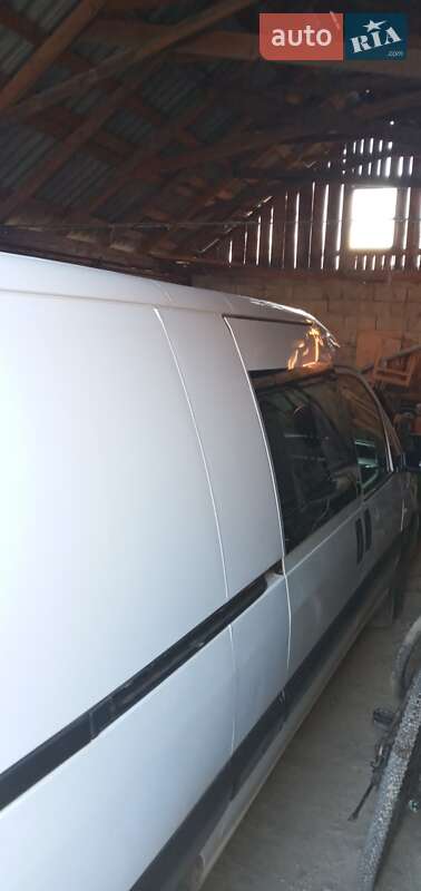 Минивэн Peugeot Expert 2006 в Косове