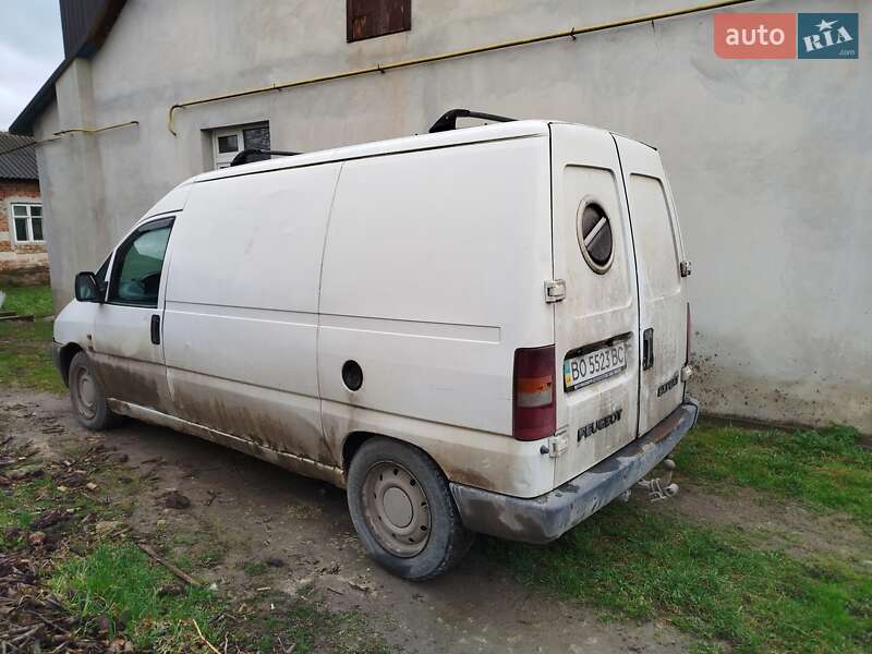 Грузовой фургон Peugeot Expert 2000 в 