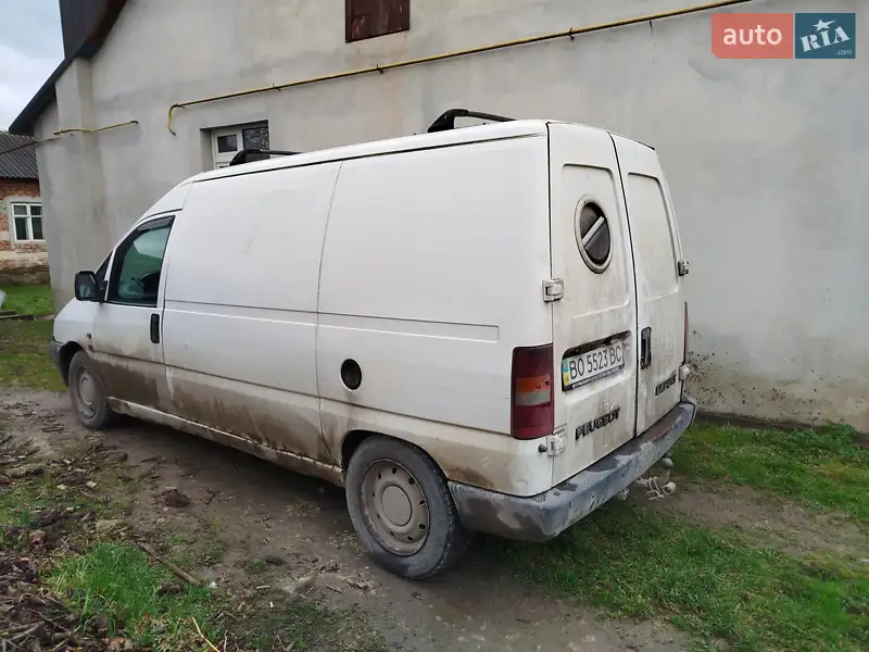 Грузовой фургон Peugeot Expert 2000 в 