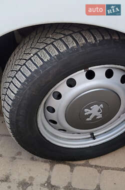 Грузопассажирский фургон Peugeot Expert 2011 в 