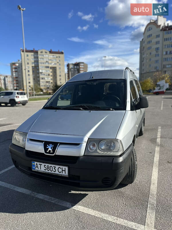 Мінівен Peugeot Expert 2004 в  фото Мінівен Peugeot Expert 2004 в