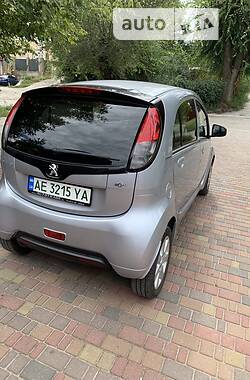 Хэтчбек Peugeot iOn 2011 в Днепре