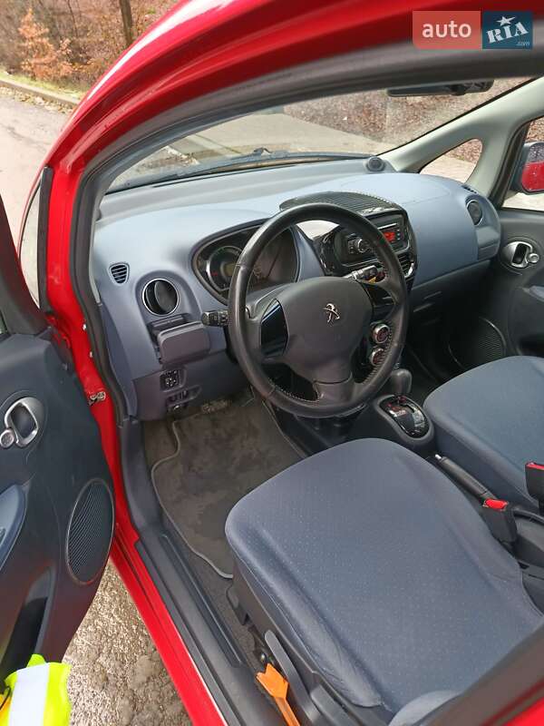 Хэтчбек Peugeot iOn 2011 в Виноградове фото 4 Хэтчбек Peugeot iOn 2011 в Виноградове