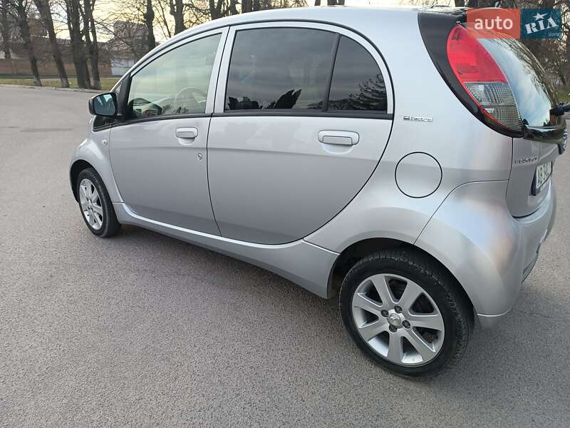 Хэтчбек Peugeot iOn 2012 в Хмельнике