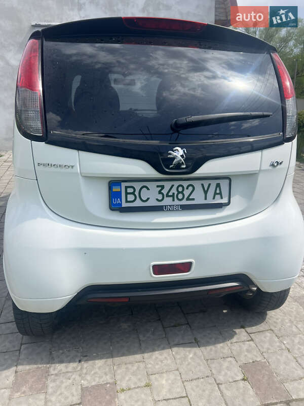 Хетчбек Peugeot iOn 2011 в Львові