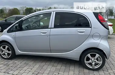 Peugeot iOn 2012