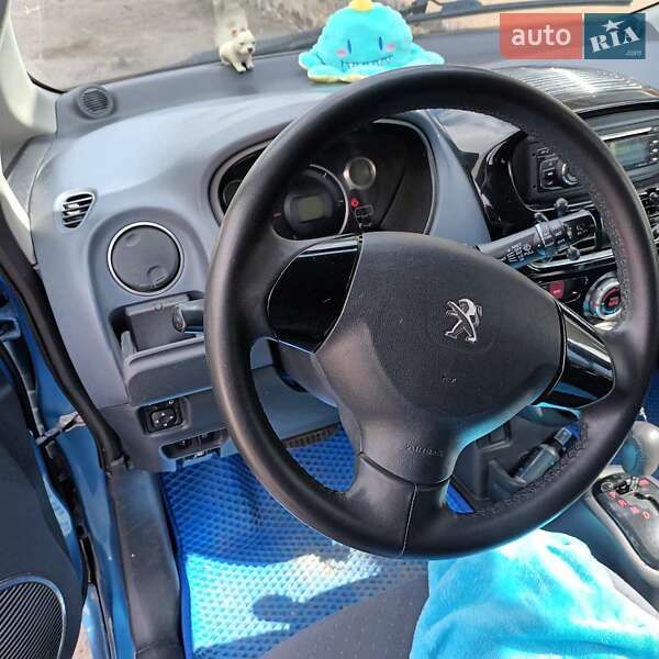 Хэтчбек Peugeot iOn 2011 в Звягеле