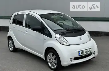 Peugeot iOn 2012
