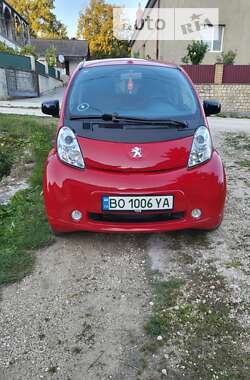 Хэтчбек Peugeot iOn 2011 в Подволочиске