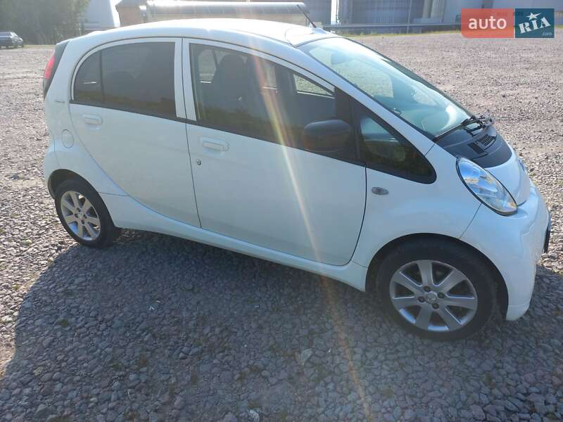 Хэтчбек Peugeot iOn 2011 в Львове