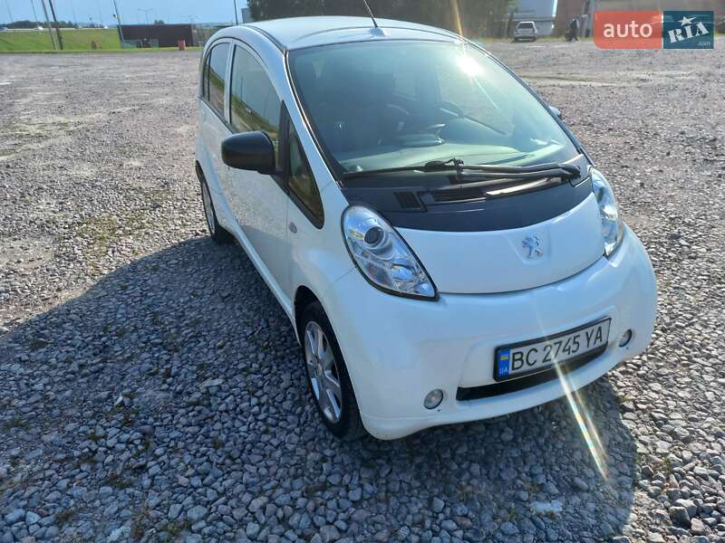 Хэтчбек Peugeot iOn 2011 в Львове