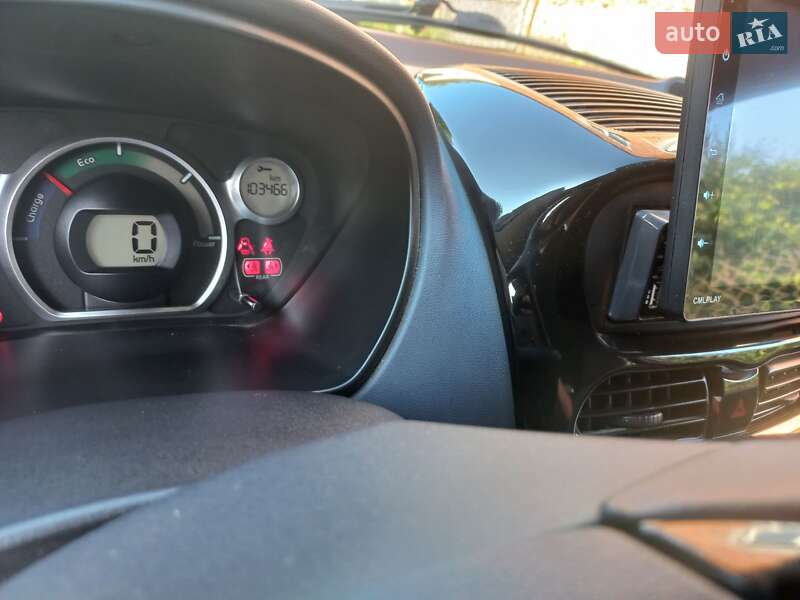 Хэтчбек Peugeot iOn 2011 в Львове