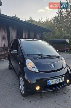 Хэтчбек Peugeot iOn 2015 в Ровно