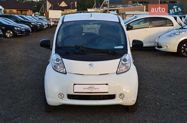 Хэтчбек Peugeot iOn 2013 в 