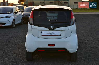 Хэтчбек Peugeot iOn 2013 в 