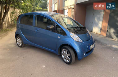 Хетчбек Peugeot iOn 2012 в 