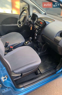 Хетчбек Peugeot iOn 2012 в 
