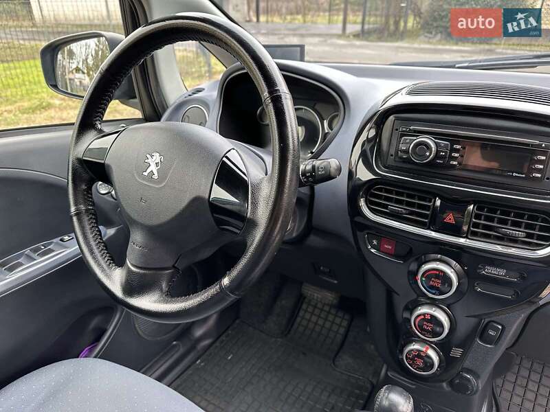 Хетчбек Peugeot iOn 2015 в Полонному