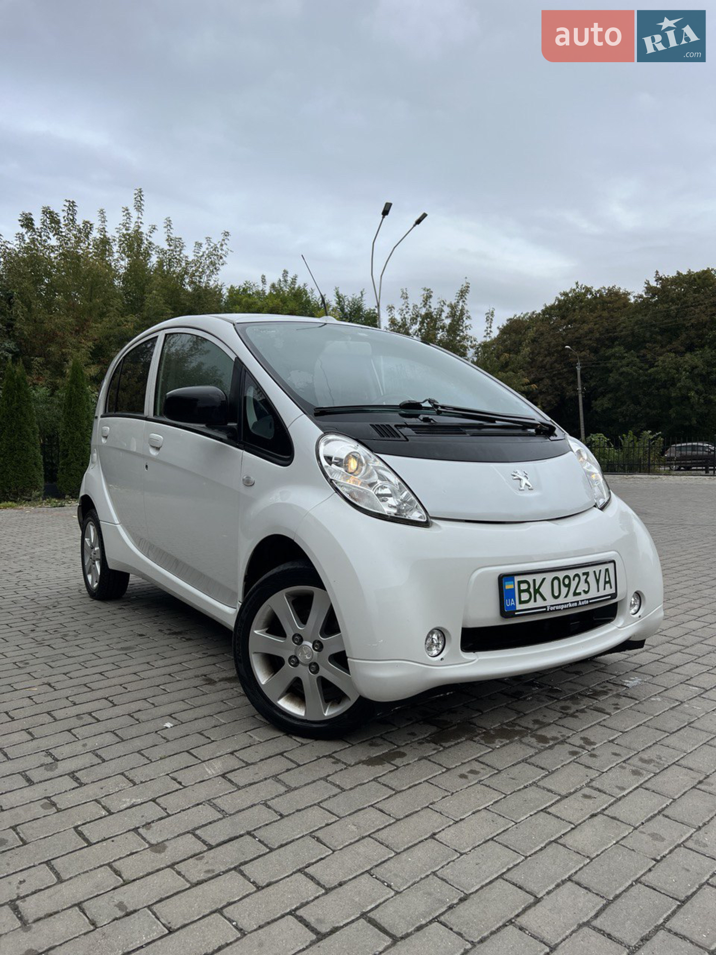 Peugeot iOn 2012