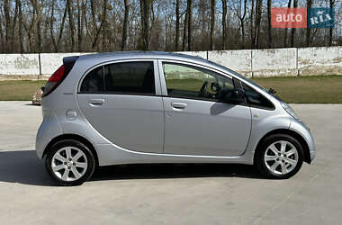 Хэтчбек Peugeot iOn 2011 в 