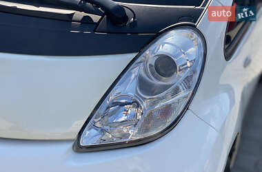 Хетчбек Peugeot iOn 2011 в 