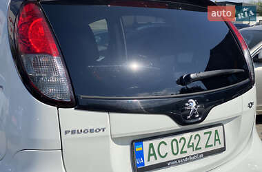 Хетчбек Peugeot iOn 2011 в 