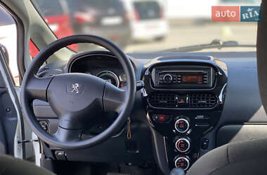 Хетчбек Peugeot iOn 2011 в 