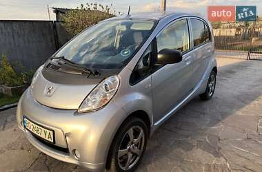 Хэтчбек Peugeot iOn 2014 в  фото 2 Хэтчбек Peugeot iOn 2014 в