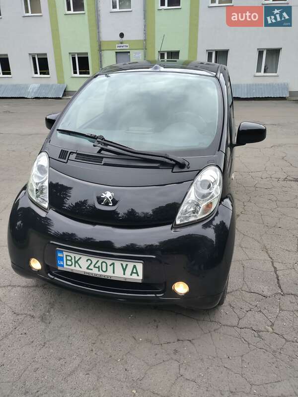 Peugeot iOn 2011 Peugeot iOn 2011