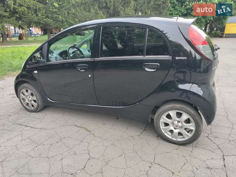 Хэтчбек Peugeot iOn 2011 в Ровно