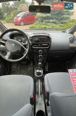 Хетчбек Peugeot iOn 2013 в 