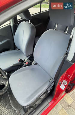 Хетчбек Peugeot iOn 2013 в 