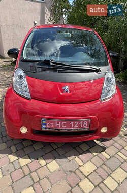 Хетчбек Peugeot iOn 2011 в 