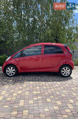 Хетчбек Peugeot iOn 2011 в 