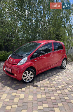 Хетчбек Peugeot iOn 2011 в 