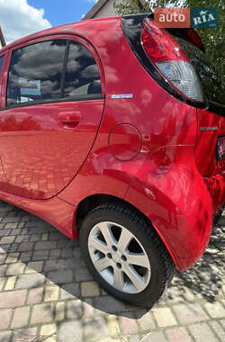 Хетчбек Peugeot iOn 2011 в 